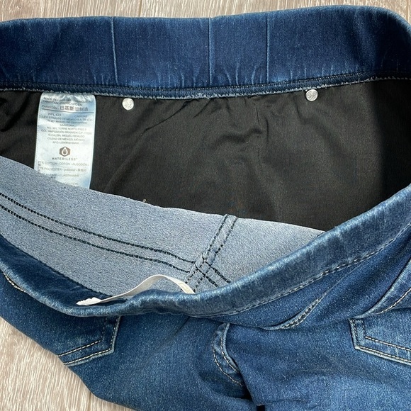 NWOT Levi Strauss Gold Signature Totally Shaping Pull On Skinny Denim Jeans 12S - Picture 12 of 16